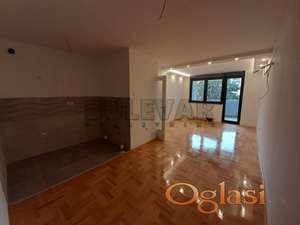 Izdaje se prazan stan, Centar, EG,  66m2, 480e