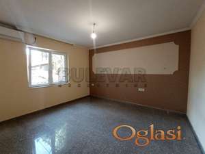 Izdaje se poslovni prostor u centru grada, 70m2