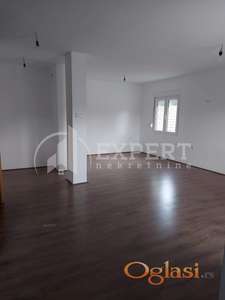 Izdaje se stan u kući u Brzom Brodu, 117m2