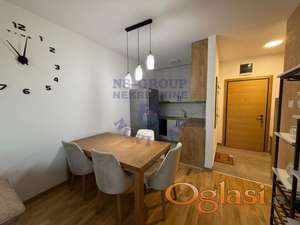 Fenomenalan-dvoiposoban namešten