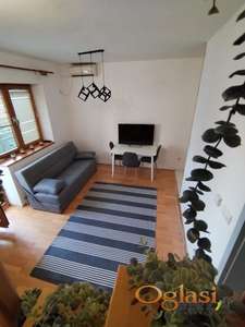 KOMPLETNO NAMEŠTEN JEDNOIPOSOBAN DUPLEX U CENTRU