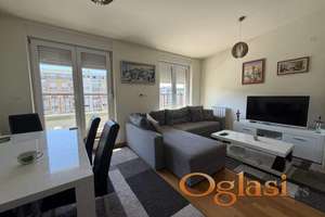 Komforan trosoban stan od 82 m² na Voždovcu