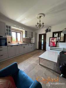 Komorna dvospratna kuca u Krimovice