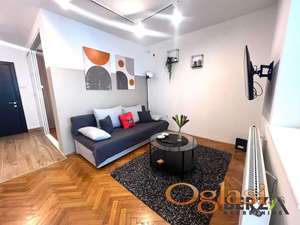 RENOVIRAN KOMPLETNO OPREMLJEN JEDNOIPOSOBAN STAN NADOMAK BULEVARA OSLOBOĐENJA