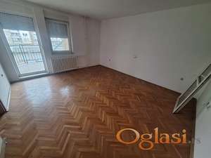 4,5 stan na ODLIČNOJ I MIRNOJ LOKACIJI , KEJ– NOVI SAD!