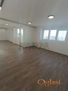 Izdaje se poslovni prostor 229m2 u strogom centru grada