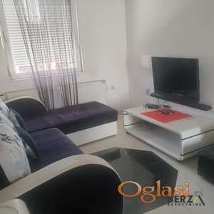 ODLIČAN ČETVOROSOBAN PORODIČNI STAN, PET FRIENDLY, PETROVARADIN