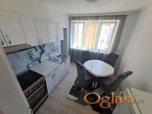 Izajem stam 56 mkv + terasa u strogom centru grada -Trg fontana