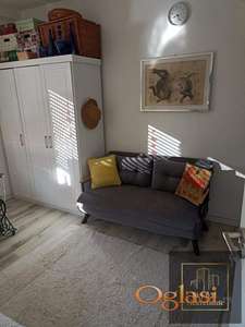 Odličan jednoiposoban stan ! Pariske Komune !