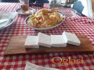 Drvene cepane tacne za serviranje i posluzenje hrane