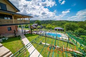 Ova luksuzna kuća na Popovici nudi savršen spoj komfora i elegancije