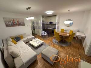 Porodičan stan na TOP lokaciji