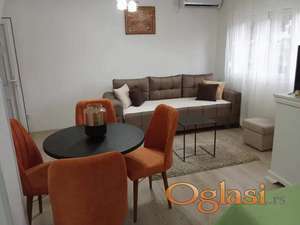 Prelepo opremljena garsonjera u parku, 25m2