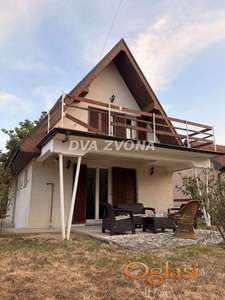 ČORTANOVCI-EKSKLUZIVNA KUĆA NA 12 ARI, ASFALT, GAS, VODOVOD, BUNAR