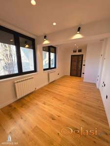 Lux garsonjera, uknjižena, Senjak, prvi sprat ID#1046