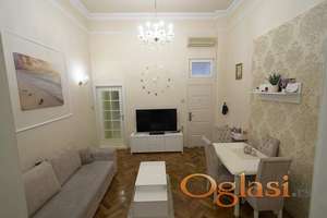 Šestosoban stan u strogom centru grada