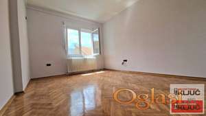 KOD POZORIŠTA, 25m2, Garsonjera, Renovirana
