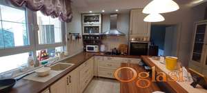 Na prodaju je nova, odlična kuća na Telepu, koja uključuje i štampariju.