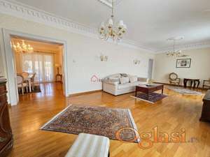 Prestigious location. Bright&Luxury. Garage.