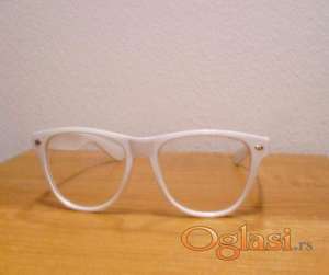 nove bele naočare bez dioptrije (dobijate i futrolu )