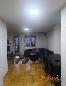  NAMEŠTEN TROSOBAN STAN NA NOVOJ DETELINARI