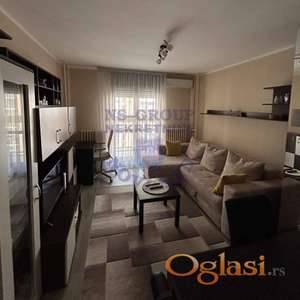 Izdaje se nameštena garsonjera na odličnoj lokaciji u Novom Sadu