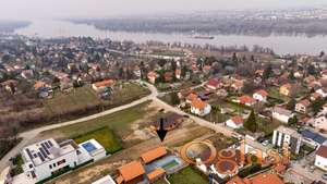 Ekskluzivan plac sa pogledom na Novi Sad i Dunav