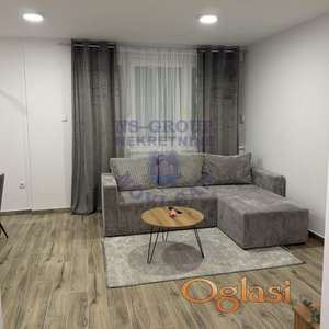 Izdaje se potpuno nov, nikada useljavan dvosoban stan na samom ulazu u Veternik.