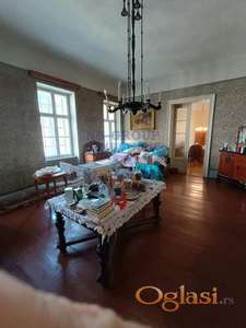 Četvorosoban stan u Sremskoj Mitrovici 220m2 **Pešačka zona**