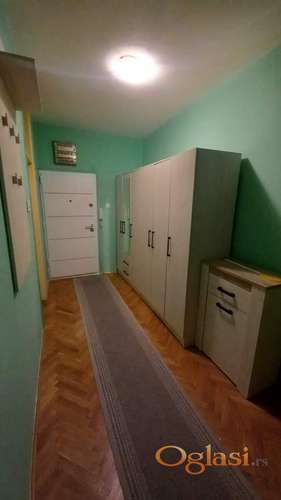 Izdajem jednosoban stan