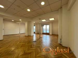 Izdaje se 400m2+Parking–Centar grada,Dom omladine ID#2376