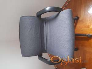 Siva radna i kompijuterska stolica