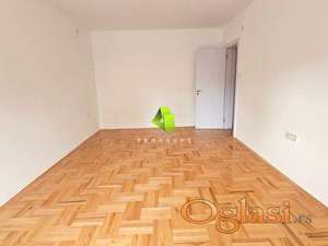 Useljiv jednoiposoban stan u novogradnji u blizini Pantelejske crkve ID#6496