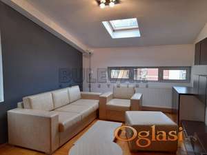 Izdaje se jednoiposoban stan na Trgu Kralja Aleksandra, 44m2