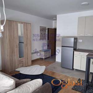 Izdaje se lepa garsonjera na Bulevaru patrijarha Pavla.