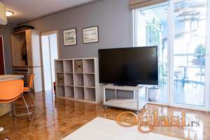 IZUZETNA LOKACIJA-MODERNO OPREMLJEN TROSOBAN STAN U ŽELEZNIČKOJ ULICI 650 EVRA