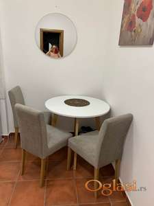 **PRELEPA GARSONJERA NA ATRAKTIVNOJ LOKACIJI**