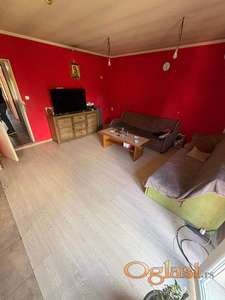 Petrovaradin, Dve kuće na placu 1412m2 HITNO!