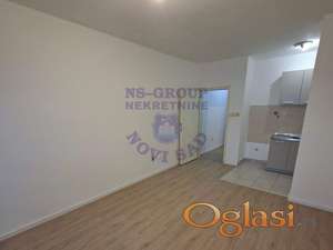 U pitanju je prostorna garsonjera u jednom od najlepših krajeva u Novom Sadu.