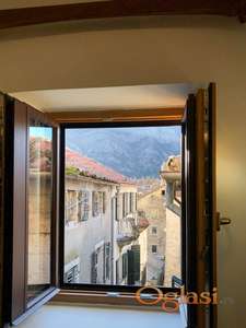 Renoviran dvosoban stan u Starom gradu Kotor