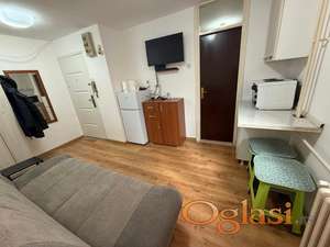 Lep svetao stan,kompletno opremljen