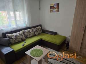 Garsonjera u novijoj zgradi 250 evra