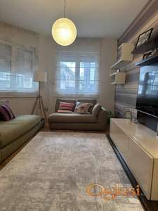 DIVAN, TROSOBAN STAN NA GRBAVICI