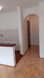 Prazna garsonjera, super lokacija