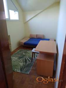 Samo ženskim osobama