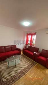 Izdaje se odličan trosoban stan u ulici Radoja Dakića, 66m2