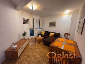 Izdaje se jednoiposoban petfriendly stan na Novom Naselju