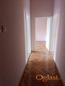 Izdaje se dvoiposoban stan - poslovni prostor- Stari Grad