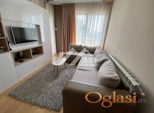 Izdajem DELUX komforan dvosoban stan u Centru !!! Parking ID#5616