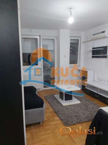 Izdaje se odličan jednoiposoban stan u cenru, na Keju, 40m2